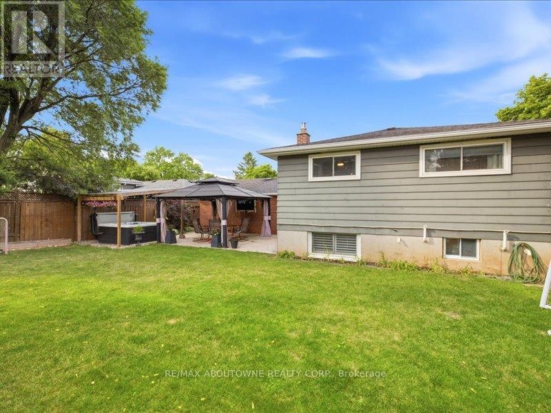 












2501 YARMOUTH CRESCENT

,
Oakville (WO West),




Ontario
L6L2M9

