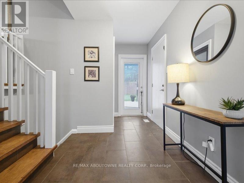 












2501 YARMOUTH CRESCENT

,
Oakville (WO West),




Ontario
L6L2M9


