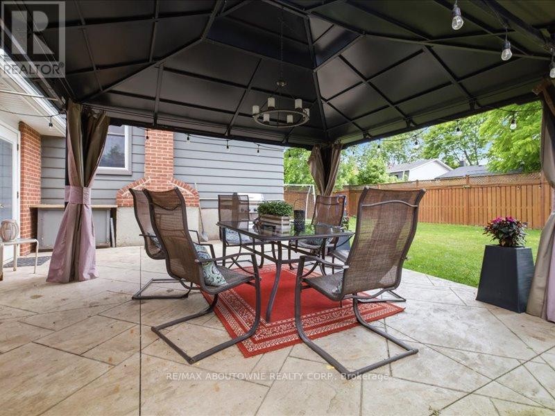 












2501 YARMOUTH CRESCENT

,
Oakville (WO West),




Ontario
L6L2M9

