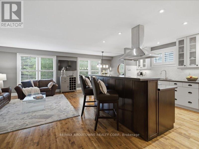 












2501 YARMOUTH CRESCENT

,
Oakville (WO West),




Ontario
L6L2M9

