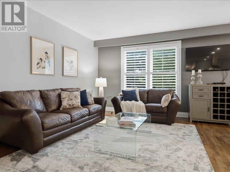 












2501 YARMOUTH CRESCENT

,
Oakville (WO West),




Ontario
L6L2M9

