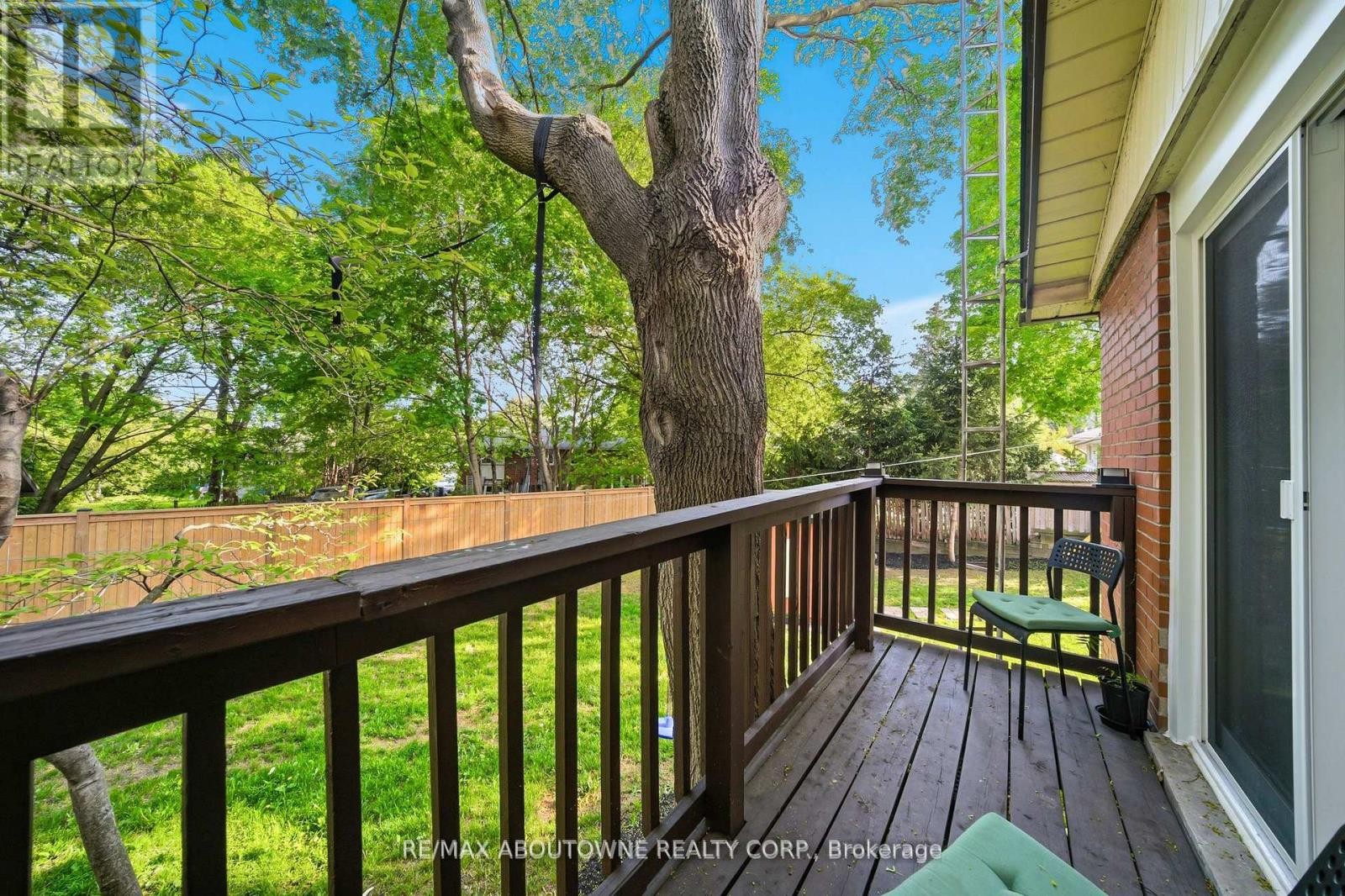 












2066 REBECCA STREET

,
Oakville (BR Bronte),




Ontario
L6L2A2

