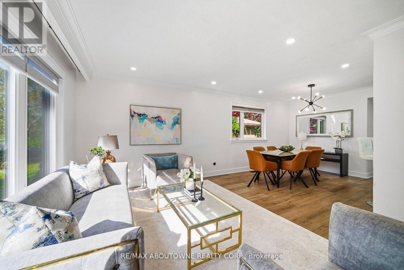 












2066 REBECCA STREET

,
Oakville (BR Bronte),




Ontario
L6L2A2

