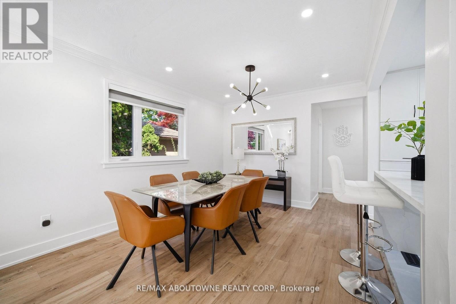 












2066 REBECCA STREET

,
Oakville (BR Bronte),




Ontario
L6L2A2

