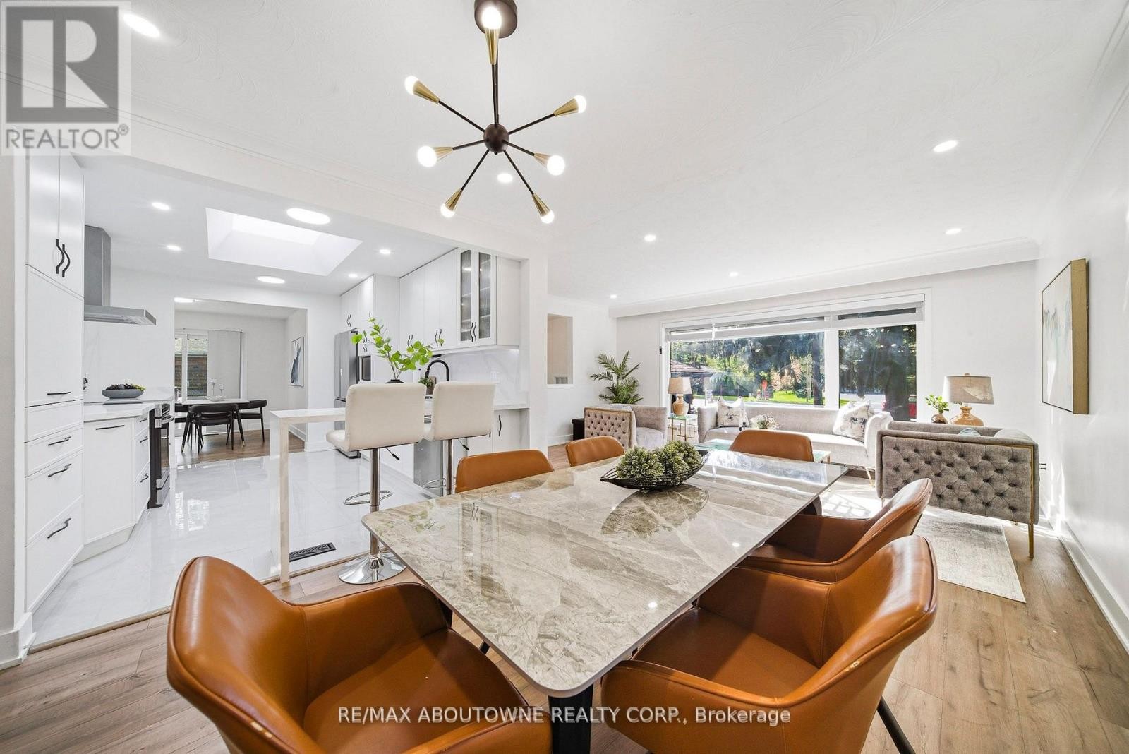 












2066 REBECCA STREET

,
Oakville (BR Bronte),




Ontario
L6L2A2

