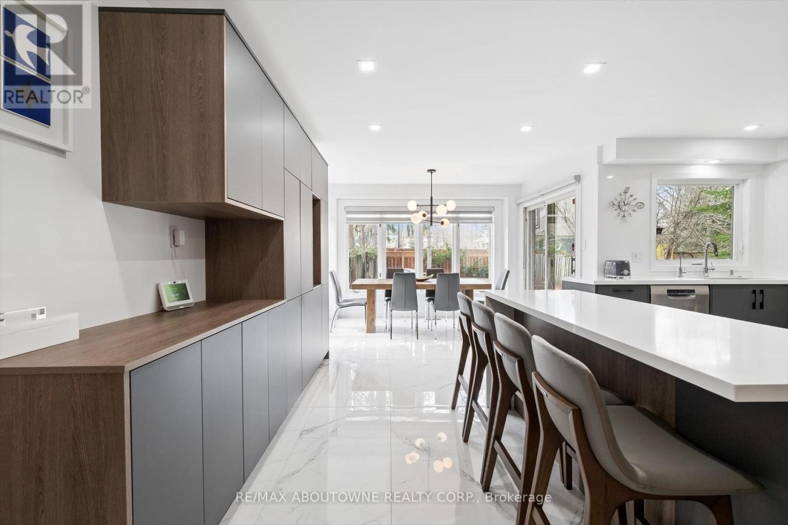 












1194 QUEEN VICTORIA AVENUE

,
Mississauga (Lorne Park),




Ontario
L5H3H3

