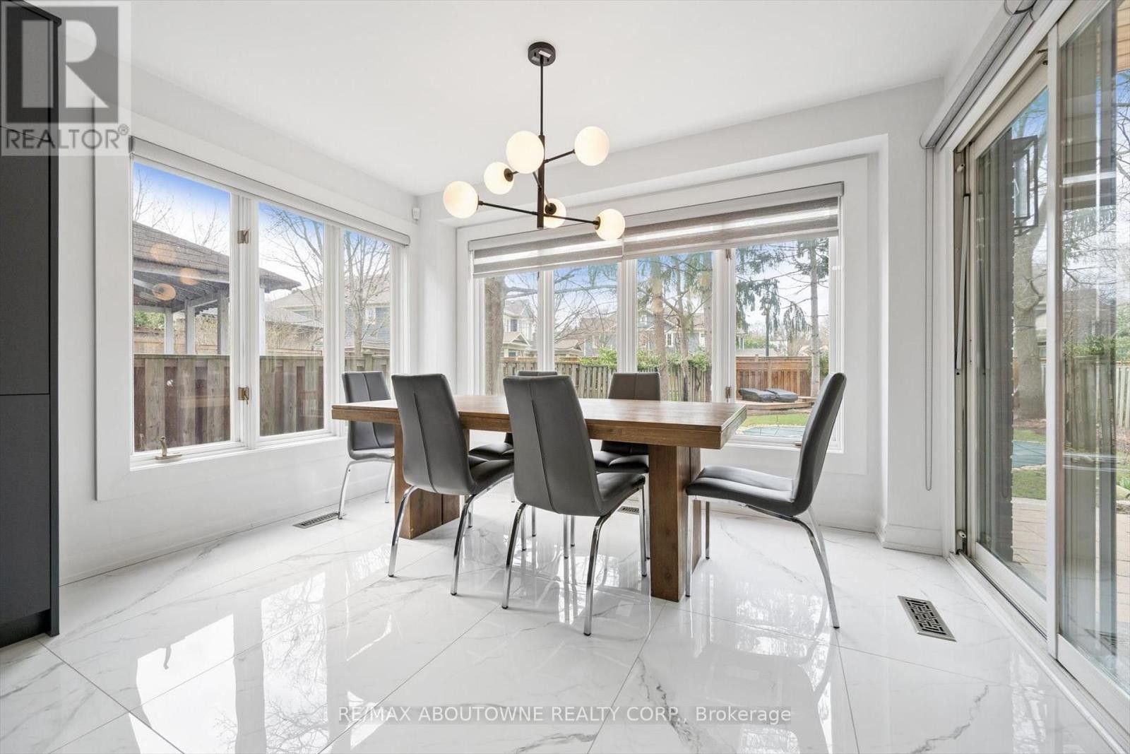 












1194 QUEEN VICTORIA AVENUE

,
Mississauga (Lorne Park),




Ontario
L5H3H3

