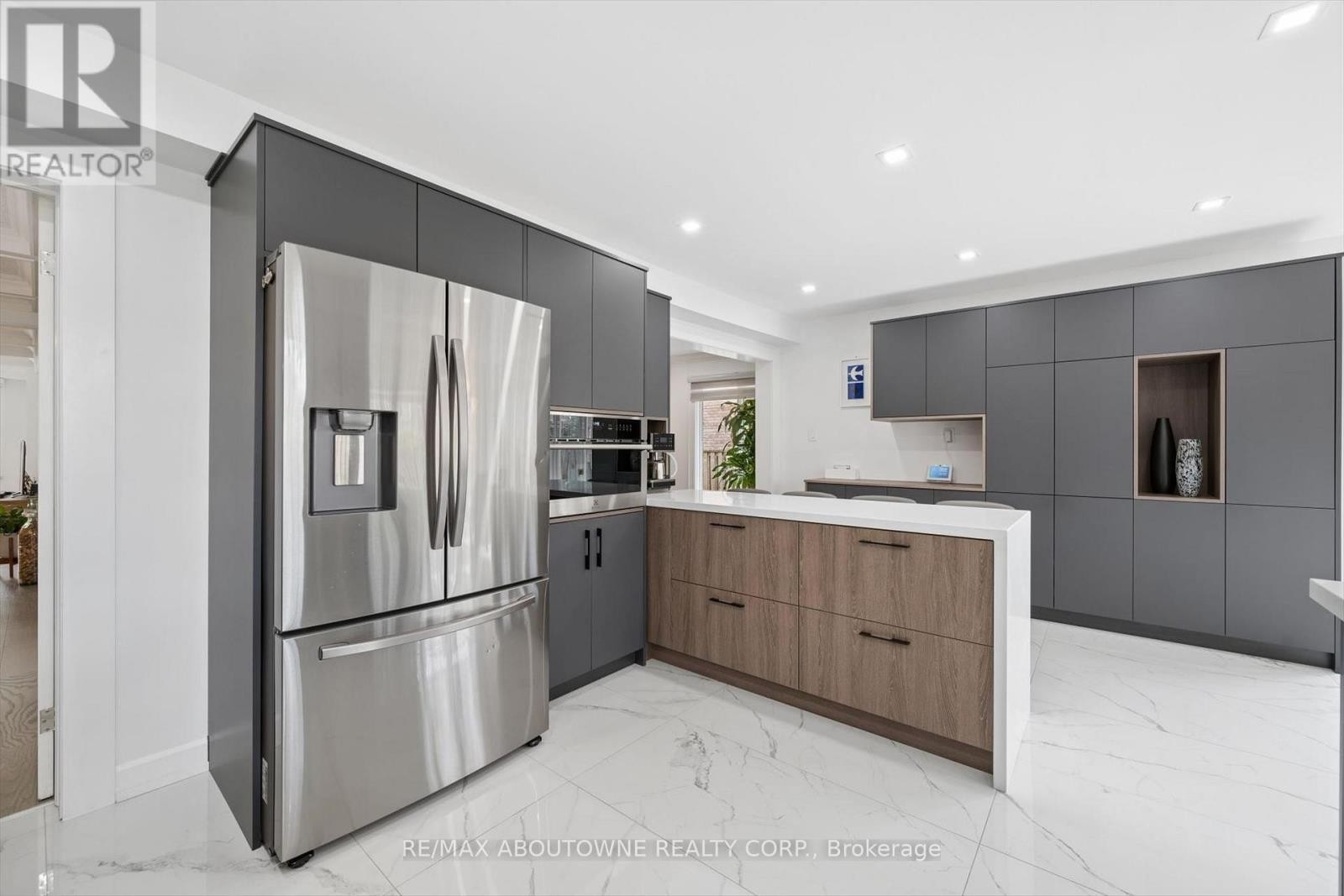 












1194 QUEEN VICTORIA AVENUE

,
Mississauga (Lorne Park),




Ontario
L5H3H3

