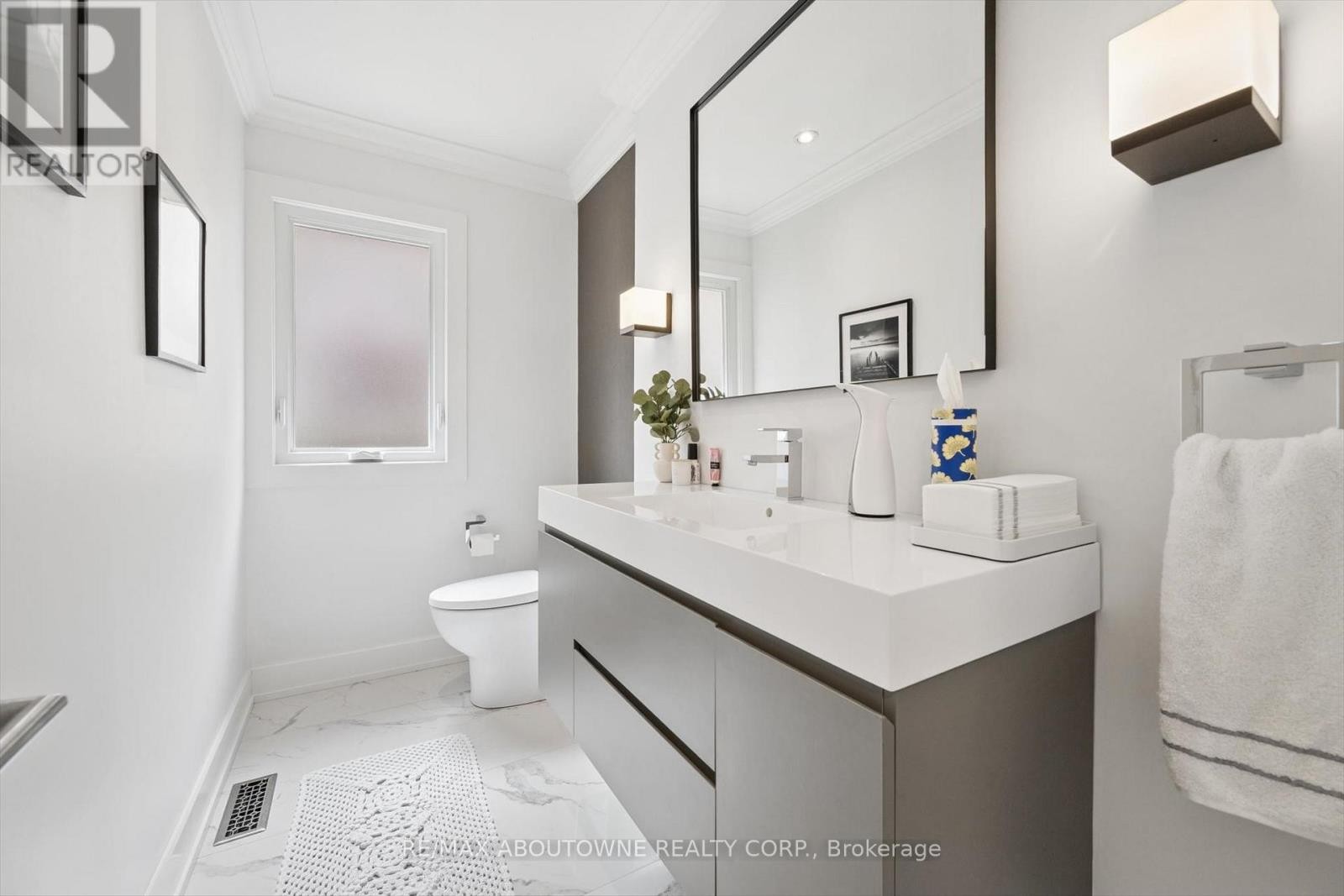 












1194 QUEEN VICTORIA AVENUE

,
Mississauga (Lorne Park),




Ontario
L5H3H3

