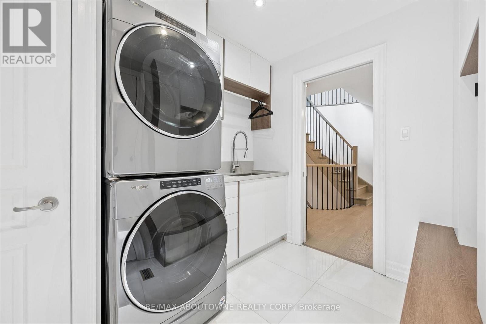 












1194 QUEEN VICTORIA AVENUE

,
Mississauga (Lorne Park),




Ontario
L5H3H3

