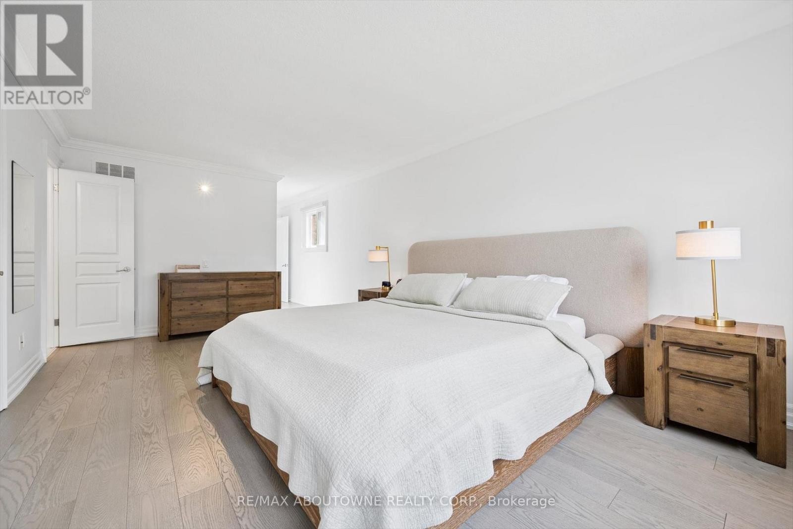 












1194 QUEEN VICTORIA AVENUE

,
Mississauga (Lorne Park),




Ontario
L5H3H3

