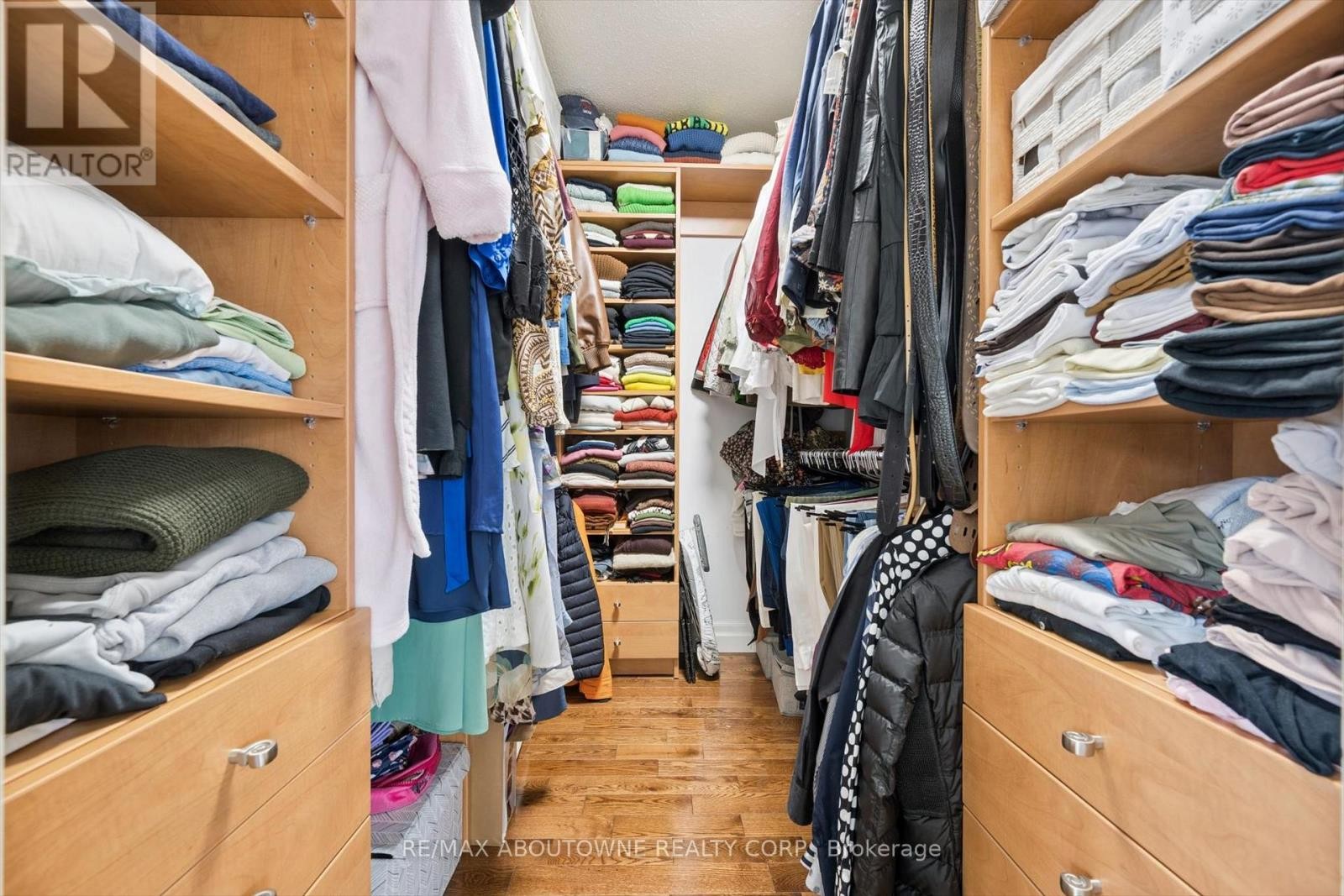 












1194 QUEEN VICTORIA AVENUE

,
Mississauga (Lorne Park),




Ontario
L5H3H3

