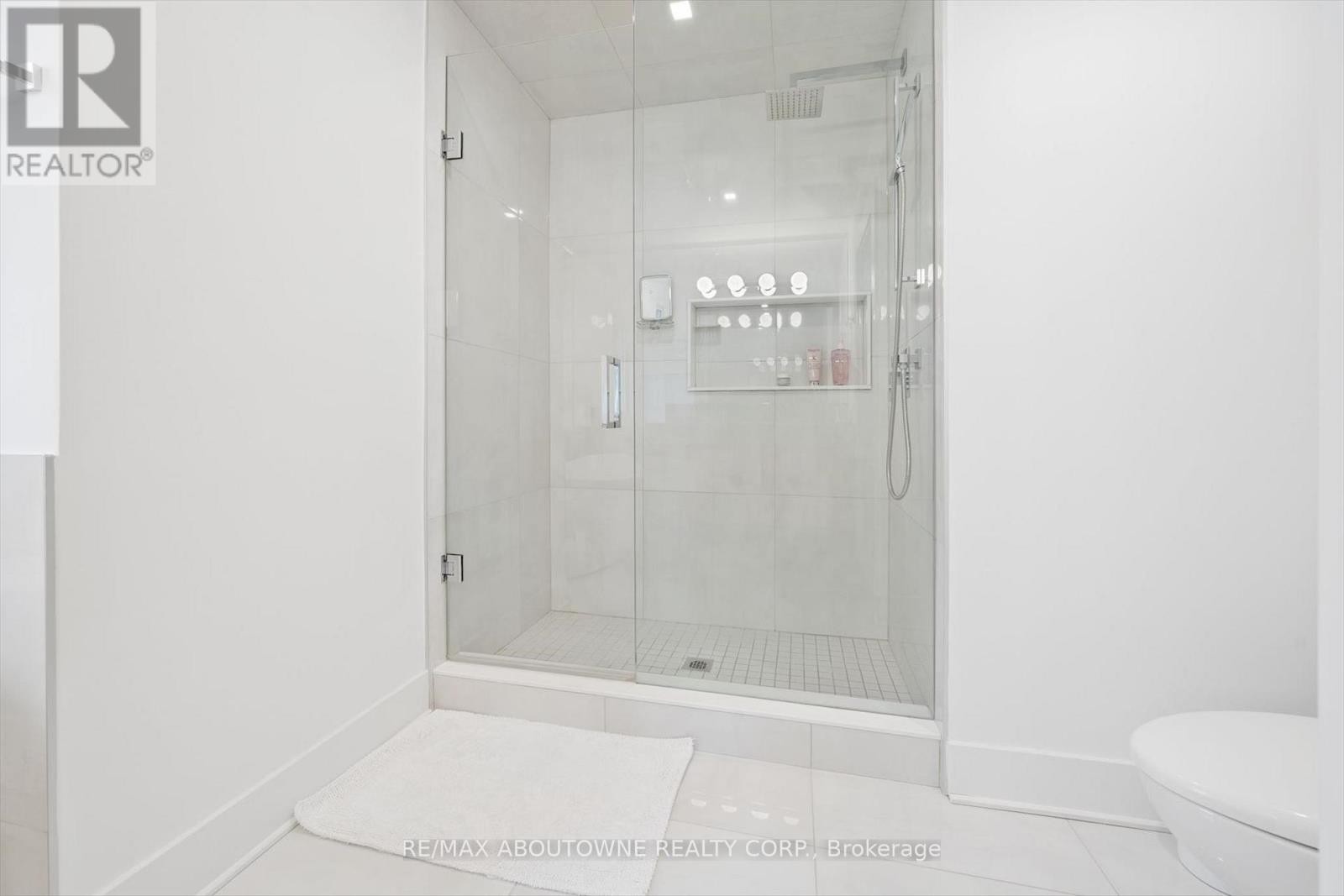 












1194 QUEEN VICTORIA AVENUE

,
Mississauga (Lorne Park),




Ontario
L5H3H3

