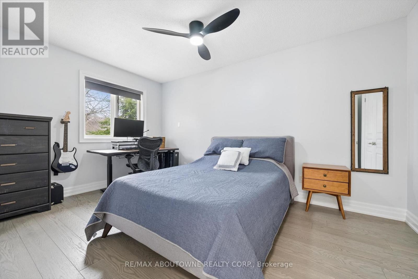 












1194 QUEEN VICTORIA AVENUE

,
Mississauga (Lorne Park),




Ontario
L5H3H3

