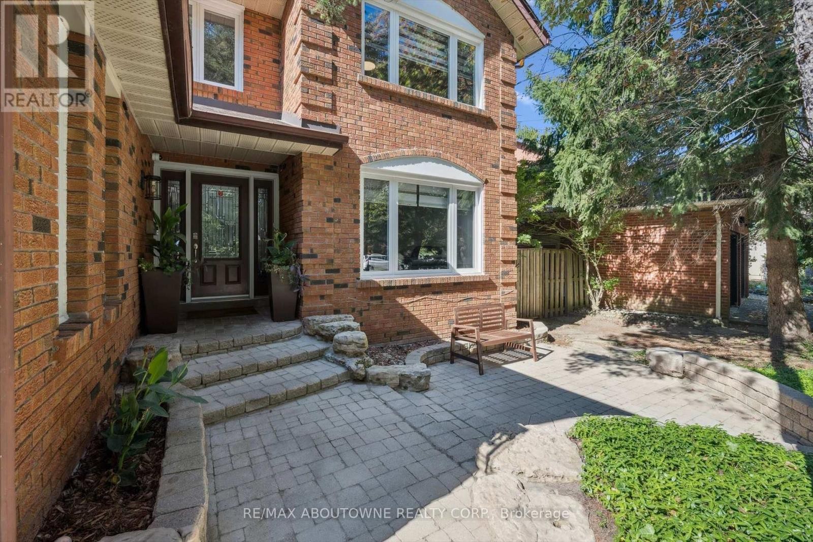 












1194 QUEEN VICTORIA AVENUE

,
Mississauga (Lorne Park),




Ontario
L5H3H3

