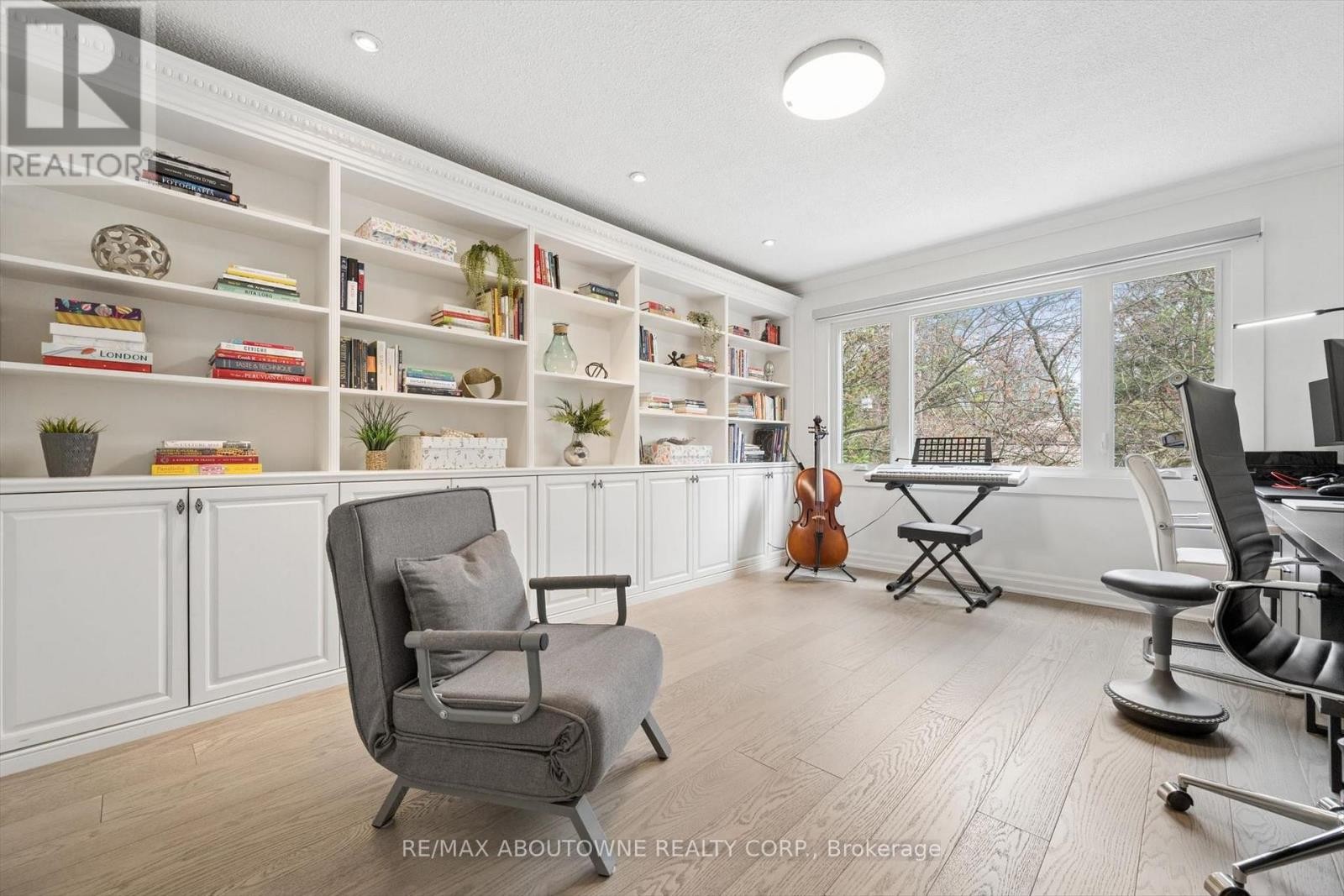 












1194 QUEEN VICTORIA AVENUE

,
Mississauga (Lorne Park),




Ontario
L5H3H3

