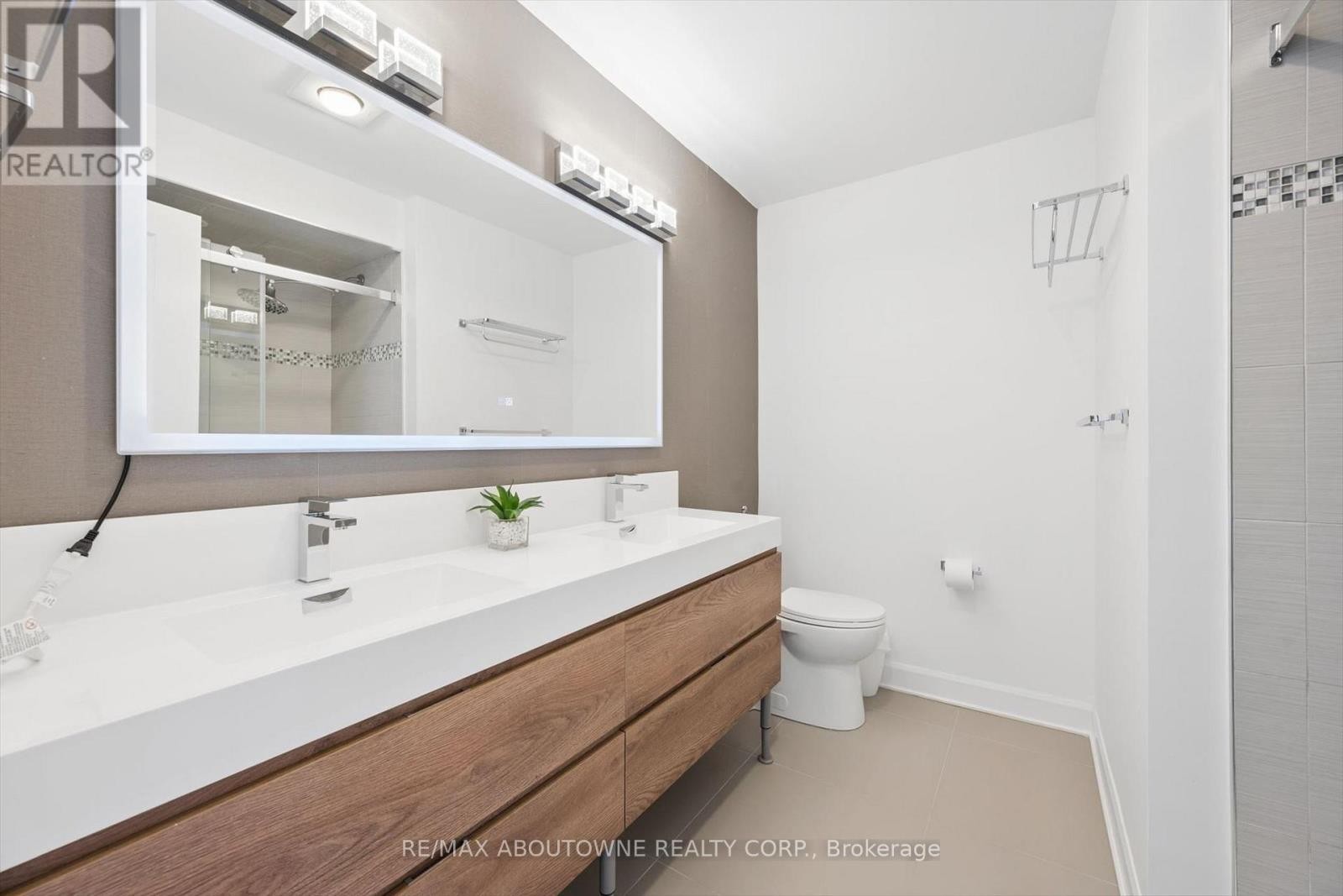 












1194 QUEEN VICTORIA AVENUE

,
Mississauga (Lorne Park),




Ontario
L5H3H3

