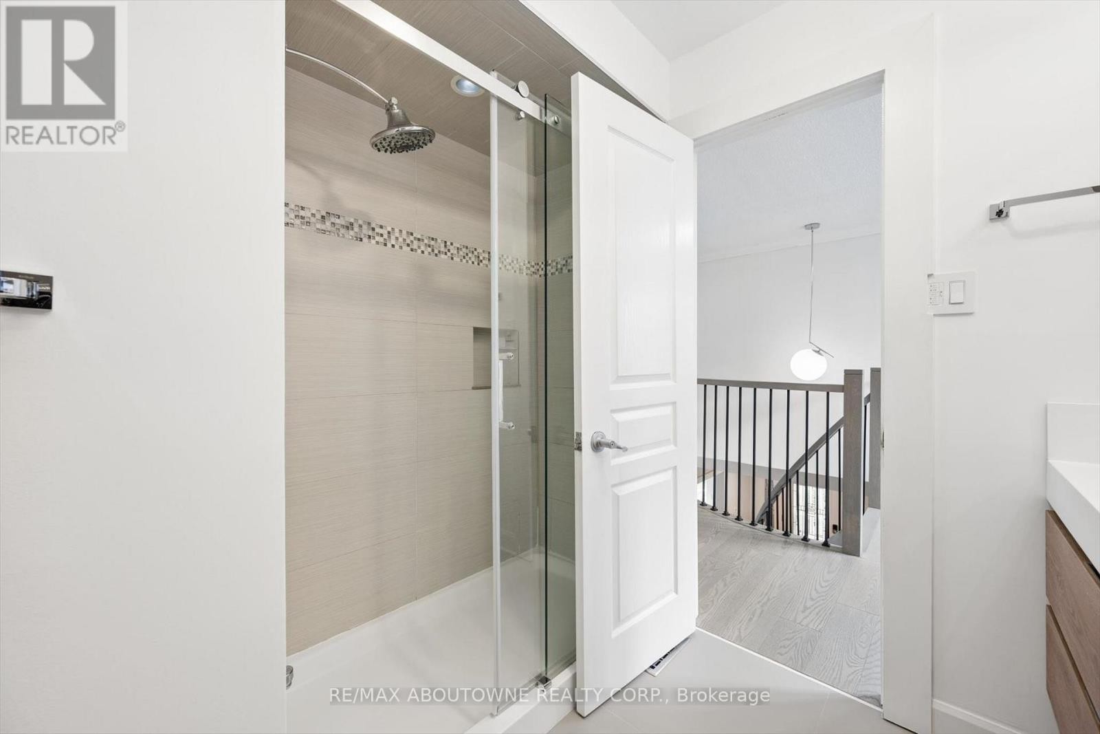 












1194 QUEEN VICTORIA AVENUE

,
Mississauga (Lorne Park),




Ontario
L5H3H3

