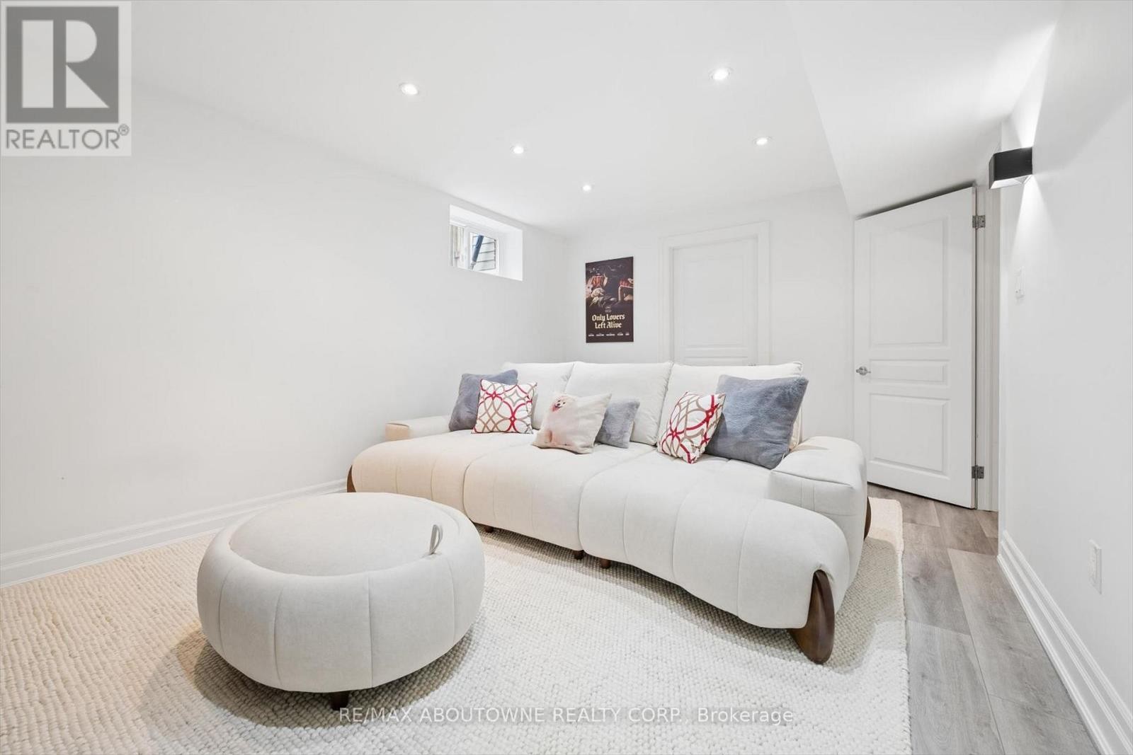 












1194 QUEEN VICTORIA AVENUE

,
Mississauga (Lorne Park),




Ontario
L5H3H3

