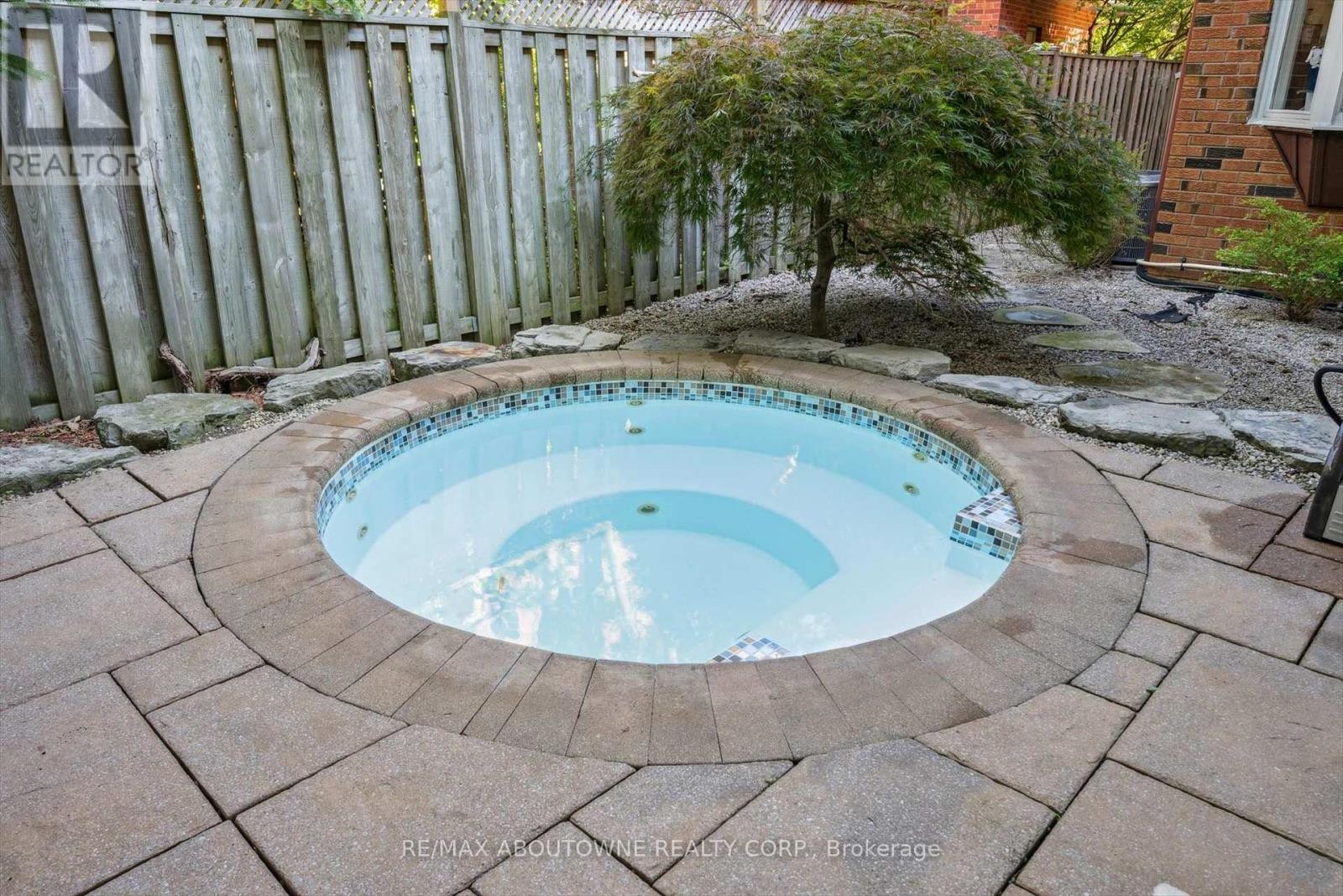 












1194 QUEEN VICTORIA AVENUE

,
Mississauga (Lorne Park),




Ontario
L5H3H3

