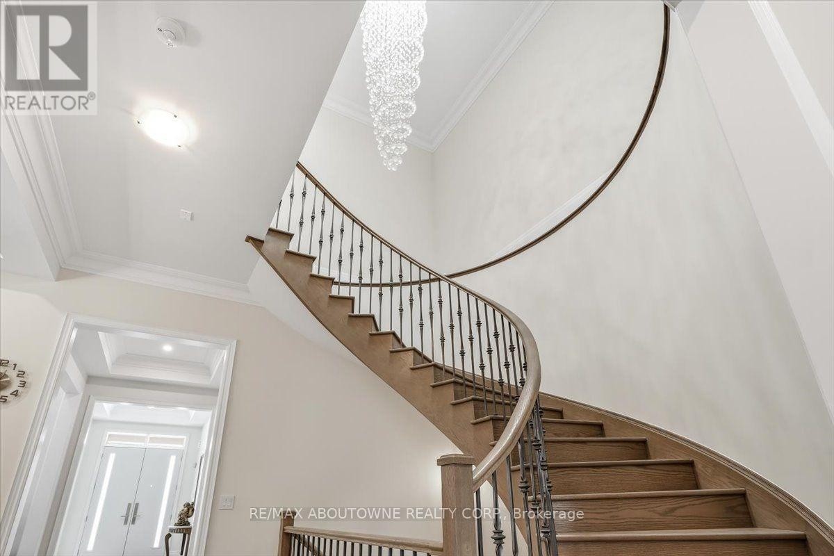 












2359 SAW WHET BOULEVARD

,
Oakville (GA Glen Abbey),




Ontario
L6M5M8

