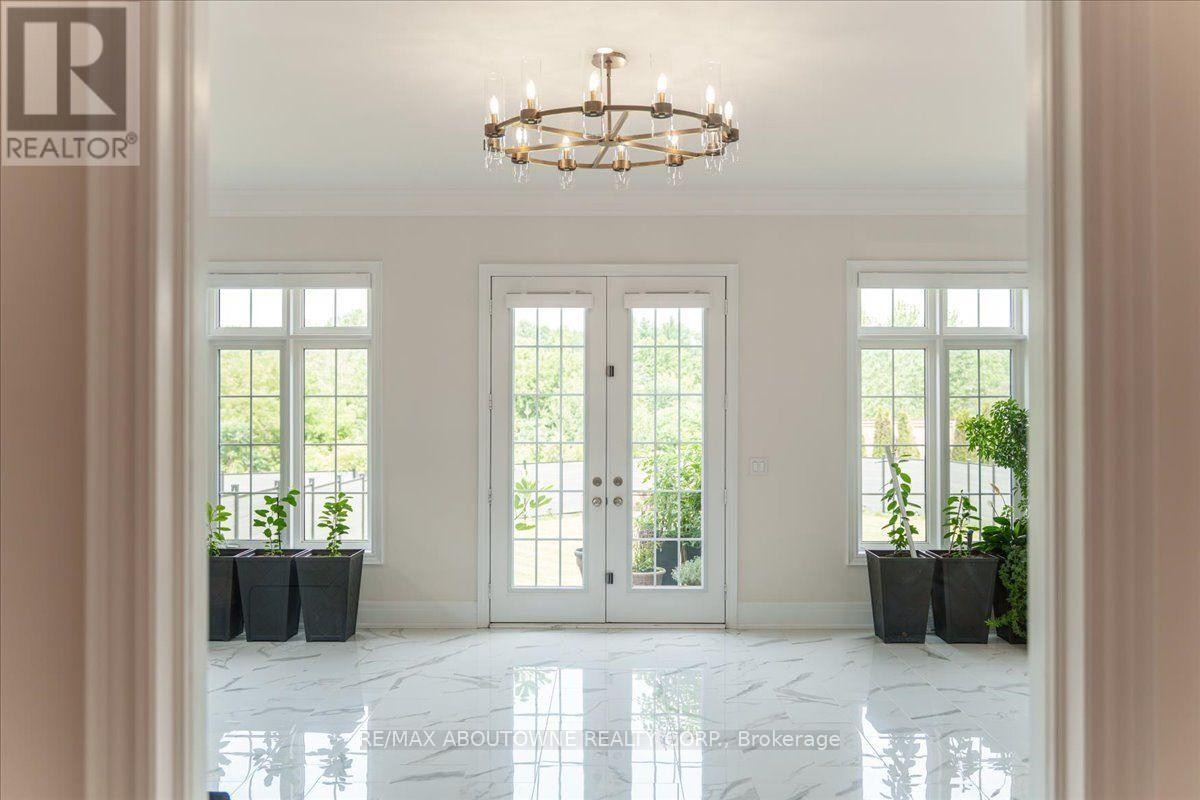 












2359 SAW WHET BOULEVARD

,
Oakville (GA Glen Abbey),




Ontario
L6M5M8

