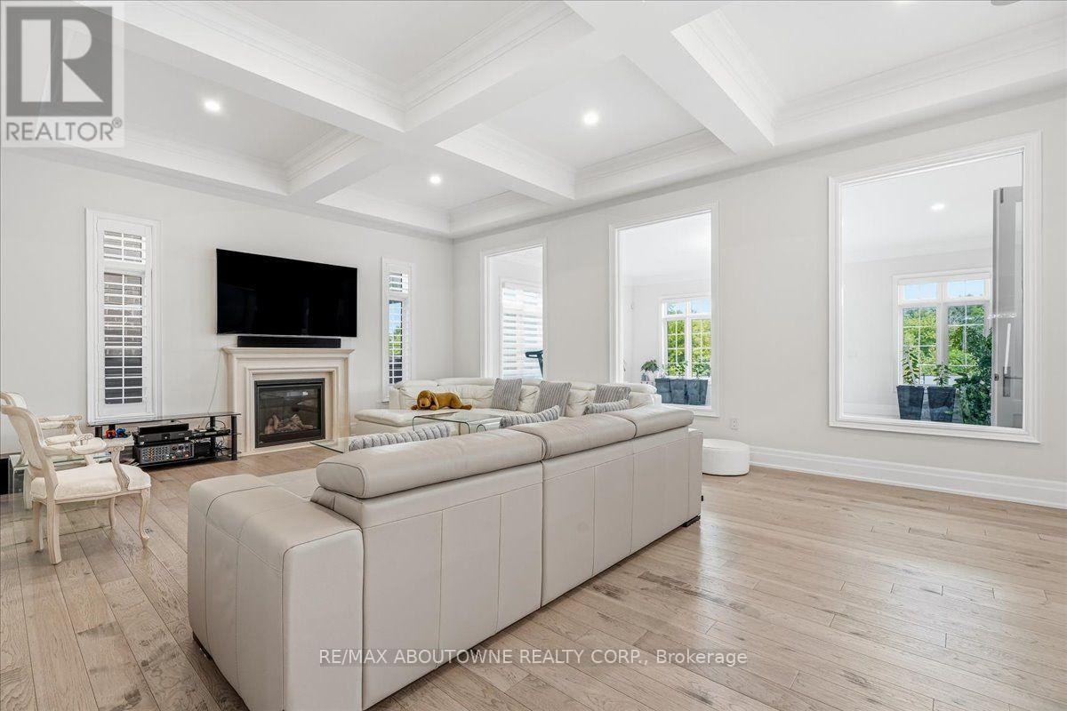 












2359 SAW WHET BOULEVARD

,
Oakville (GA Glen Abbey),




Ontario
L6M5M8

