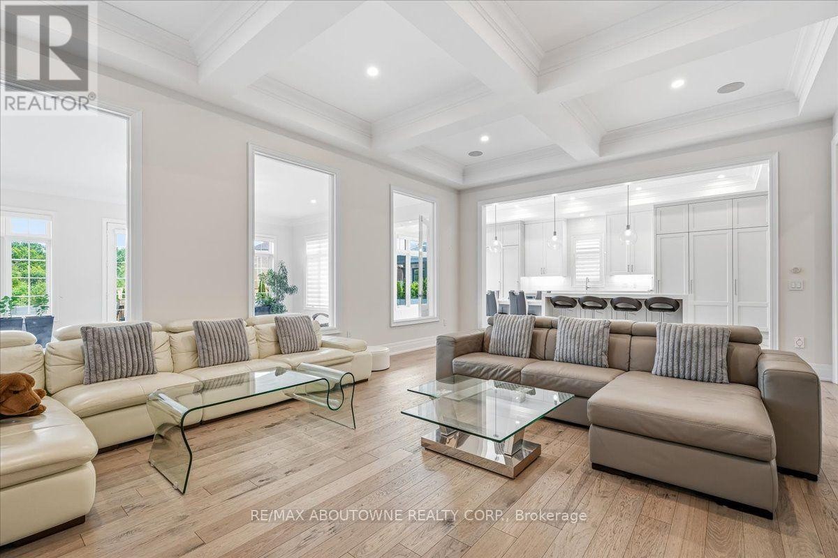 












2359 SAW WHET BOULEVARD

,
Oakville (GA Glen Abbey),




Ontario
L6M5M8

