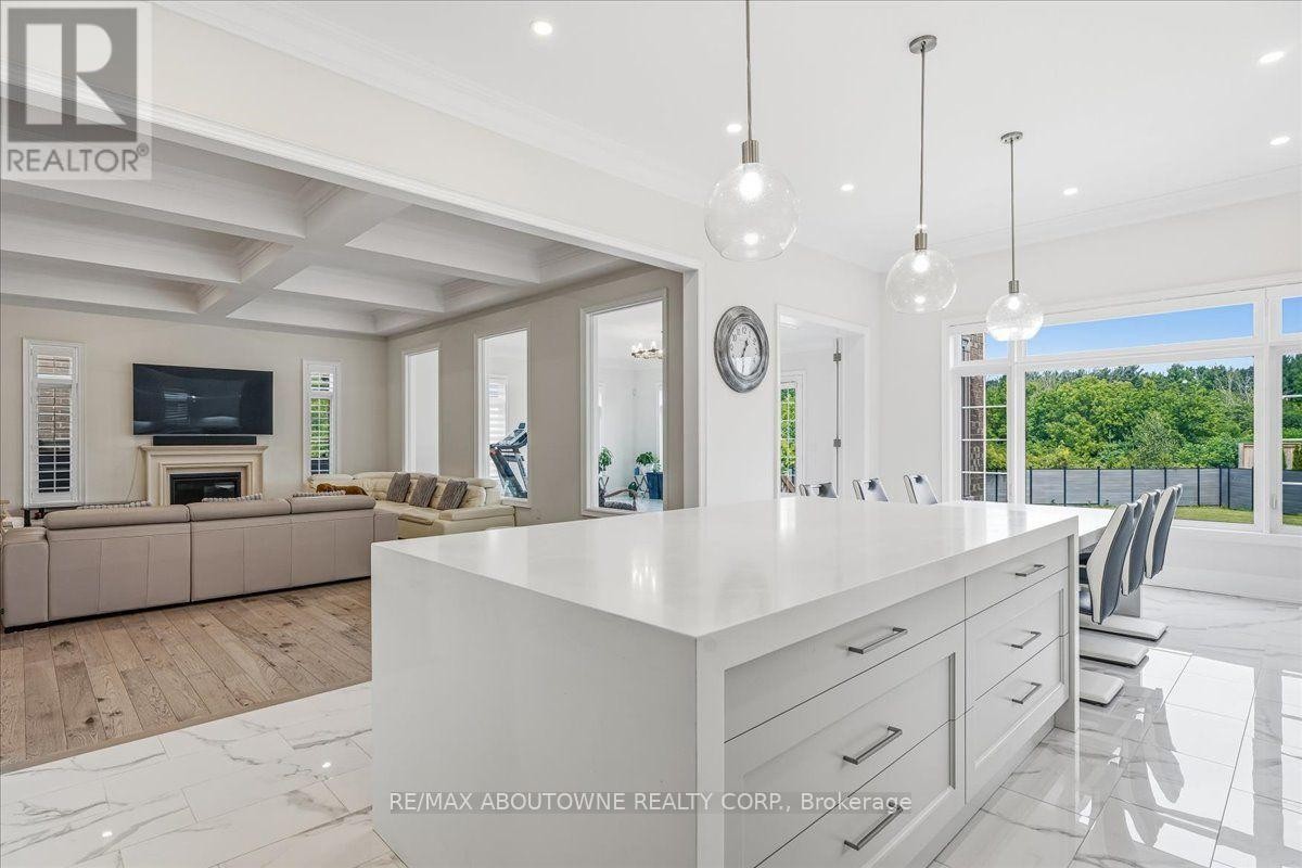 












2359 SAW WHET BOULEVARD

,
Oakville (GA Glen Abbey),




Ontario
L6M5M8

