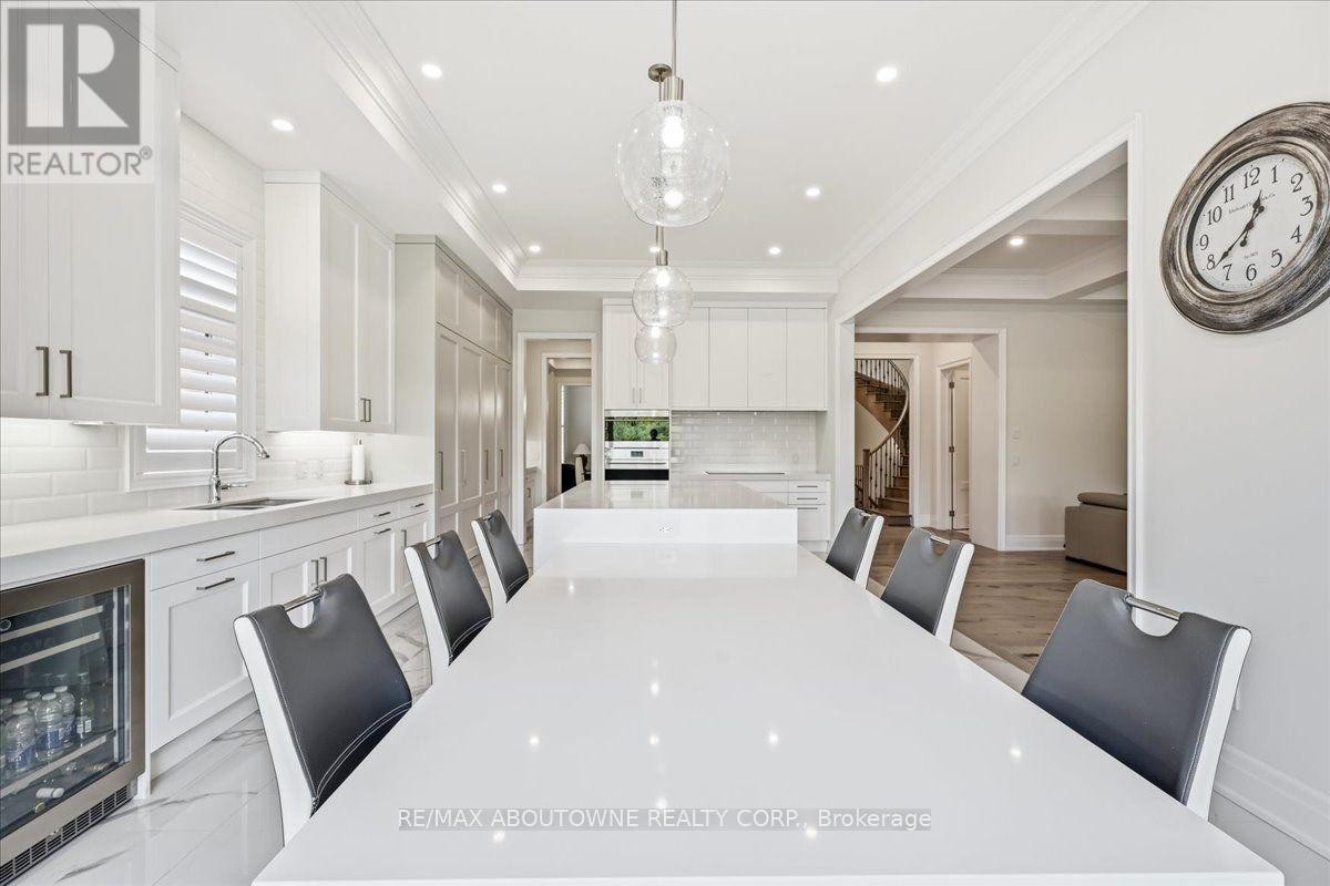 












2359 SAW WHET BOULEVARD

,
Oakville (GA Glen Abbey),




Ontario
L6M5M8

