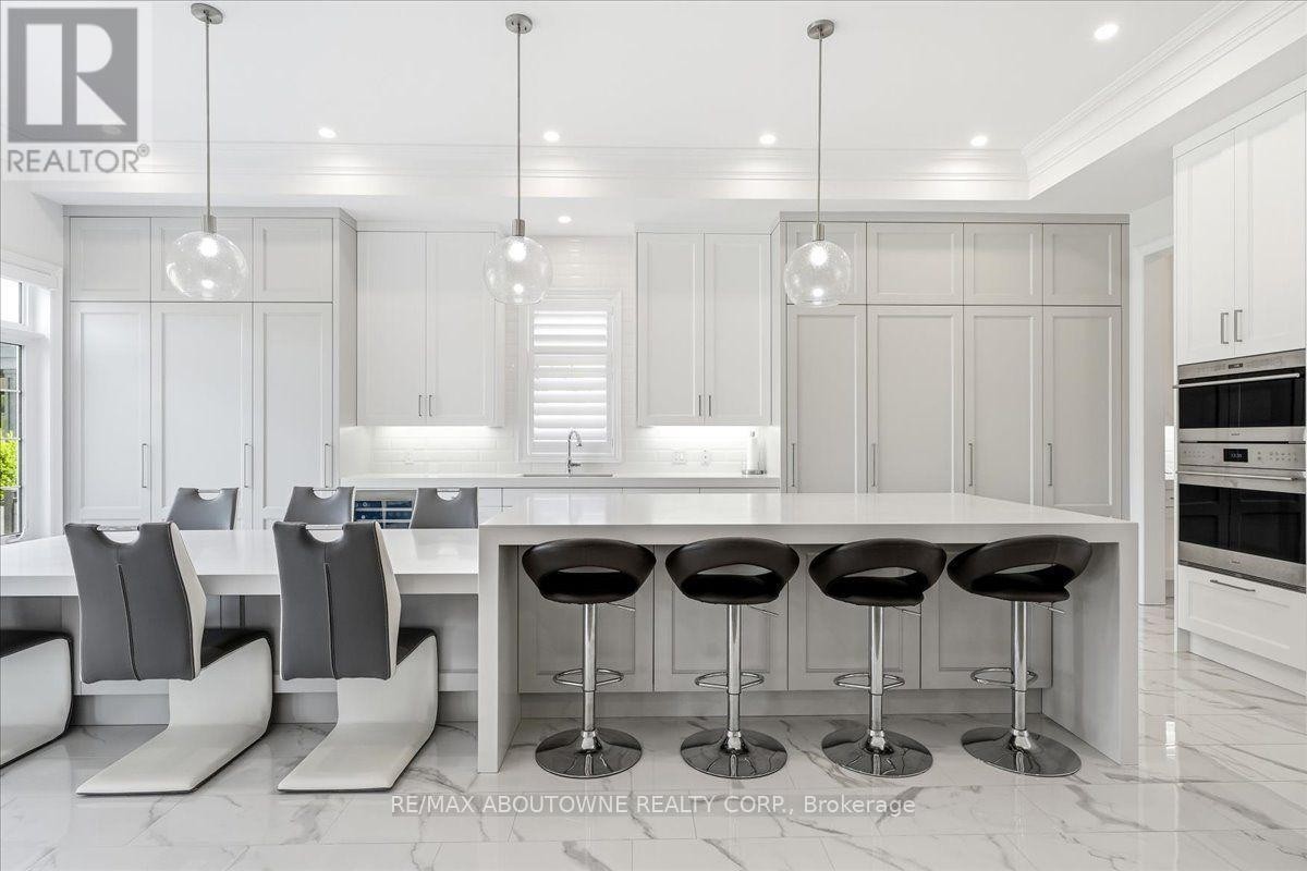 












2359 SAW WHET BOULEVARD

,
Oakville (GA Glen Abbey),




Ontario
L6M5M8

