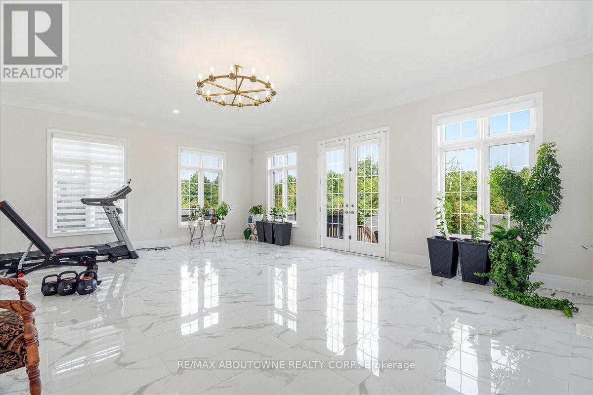 












2359 SAW WHET BOULEVARD

,
Oakville (GA Glen Abbey),




Ontario
L6M5M8

