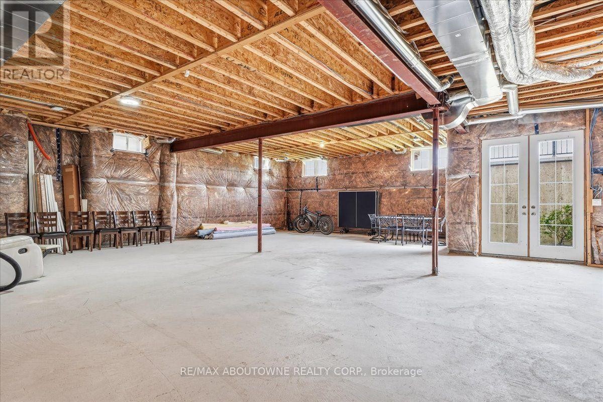 












2359 SAW WHET BOULEVARD

,
Oakville (GA Glen Abbey),




Ontario
L6M5M8

