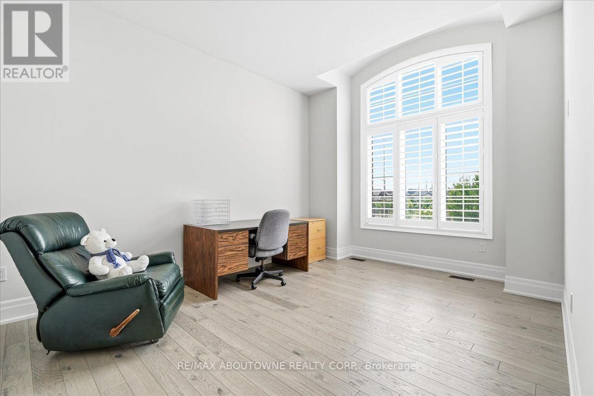 












2359 SAW WHET BOULEVARD

,
Oakville (GA Glen Abbey),




Ontario
L6M5M8

