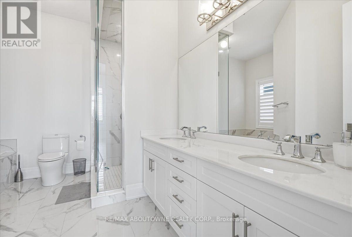 












2359 SAW WHET BOULEVARD

,
Oakville (GA Glen Abbey),




Ontario
L6M5M8

