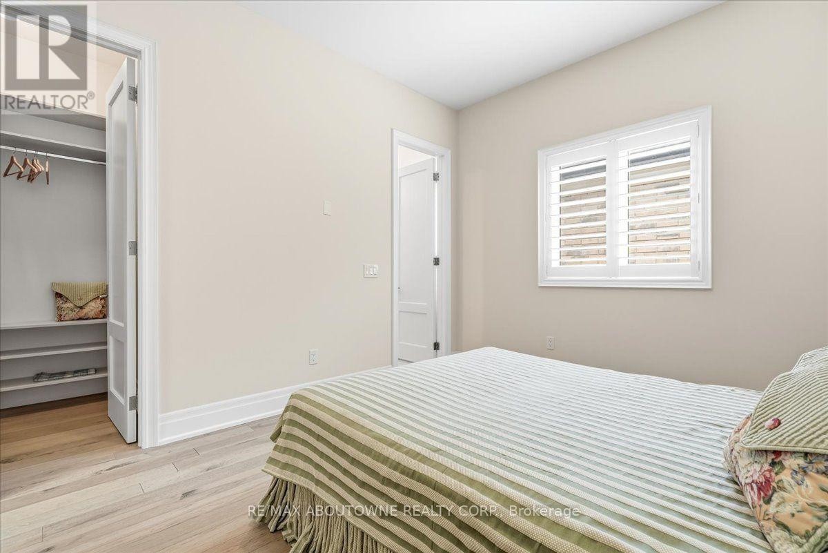 












2359 SAW WHET BOULEVARD

,
Oakville (GA Glen Abbey),




Ontario
L6M5M8

