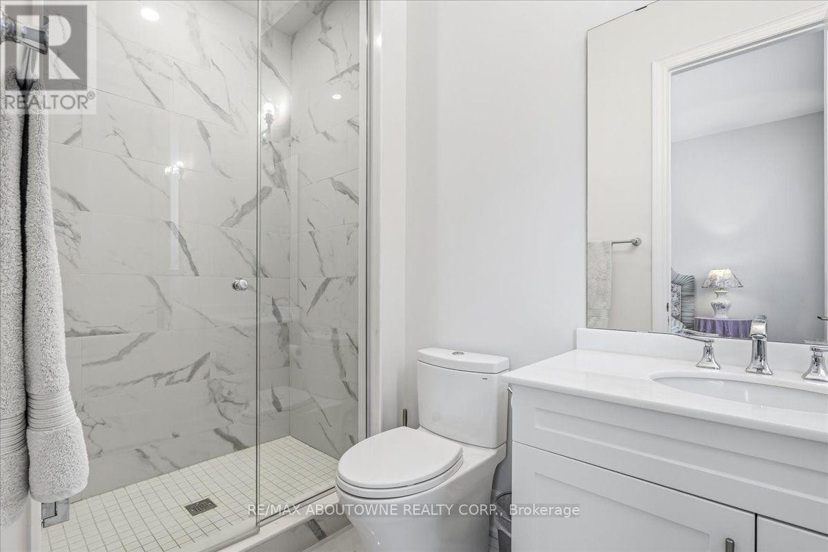 












2359 SAW WHET BOULEVARD

,
Oakville (GA Glen Abbey),




Ontario
L6M5M8

