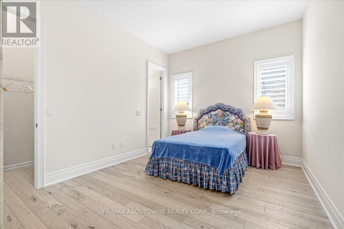












2359 SAW WHET BOULEVARD

,
Oakville (GA Glen Abbey),




Ontario
L6M5M8

