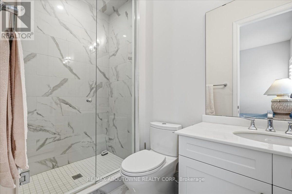 












2359 SAW WHET BOULEVARD

,
Oakville (GA Glen Abbey),




Ontario
L6M5M8

