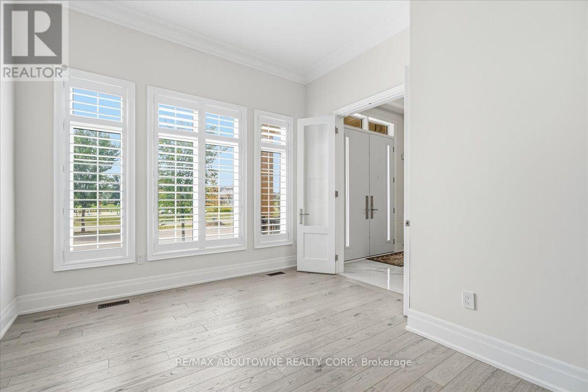 












2359 SAW WHET BOULEVARD

,
Oakville (GA Glen Abbey),




Ontario
L6M5M8

