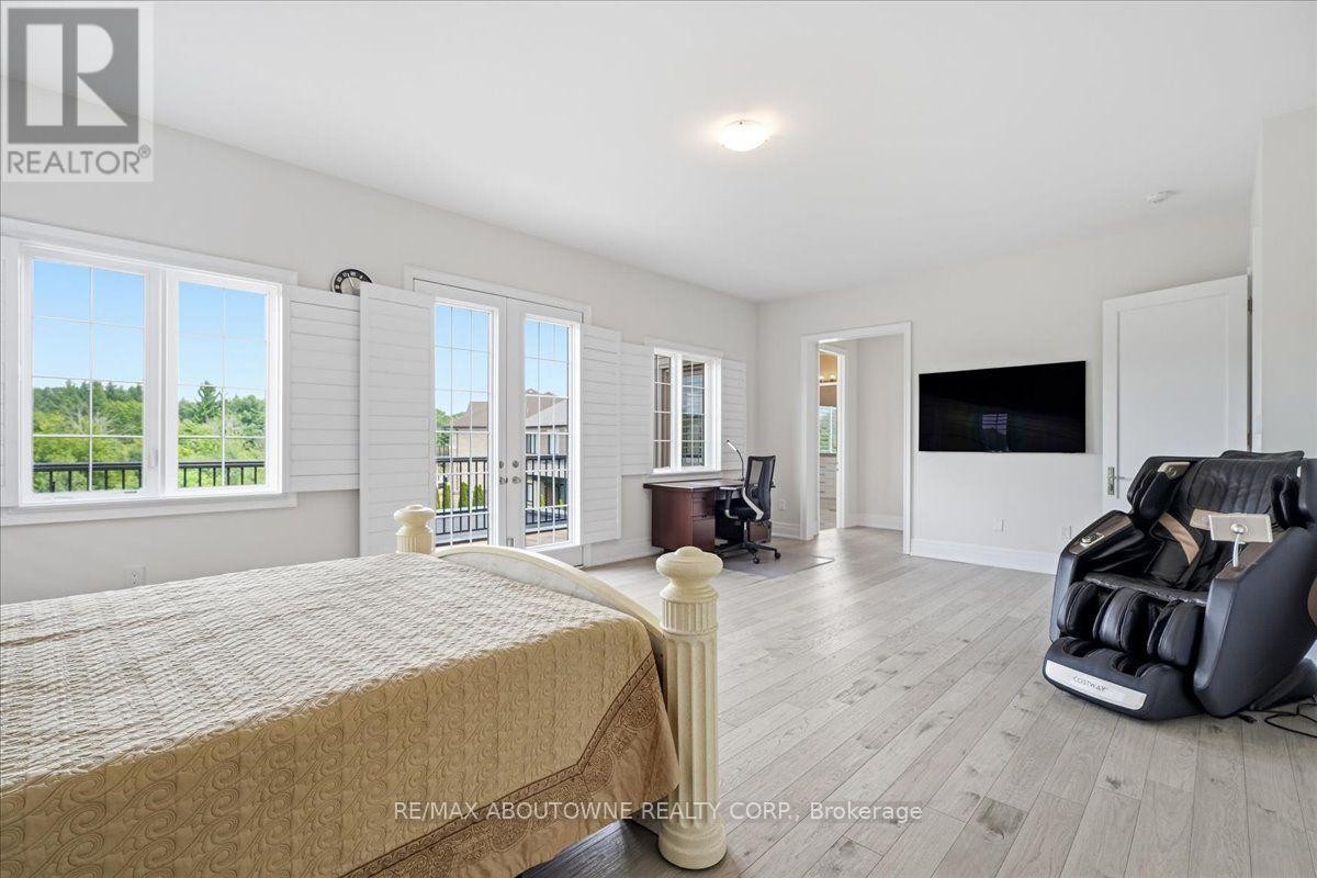 












2359 SAW WHET BOULEVARD

,
Oakville (GA Glen Abbey),




Ontario
L6M5M8

