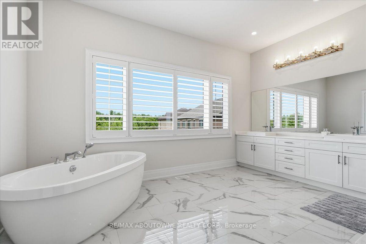 












2359 SAW WHET BOULEVARD

,
Oakville (GA Glen Abbey),




Ontario
L6M5M8

