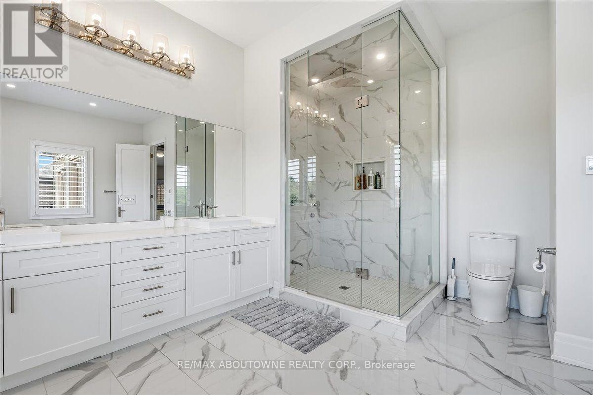 












2359 SAW WHET BOULEVARD

,
Oakville (GA Glen Abbey),




Ontario
L6M5M8

