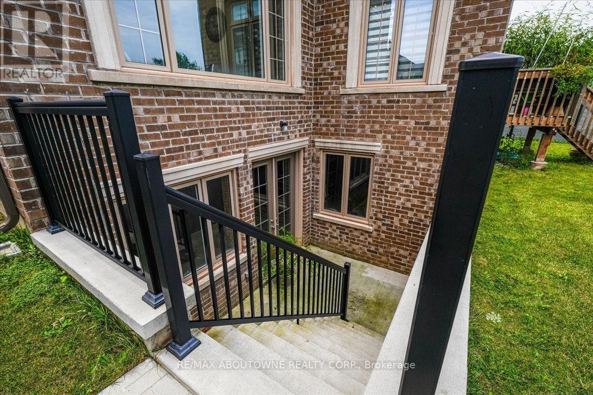 












2359 SAW WHET BOULEVARD

,
Oakville (GA Glen Abbey),




Ontario
L6M5M8

