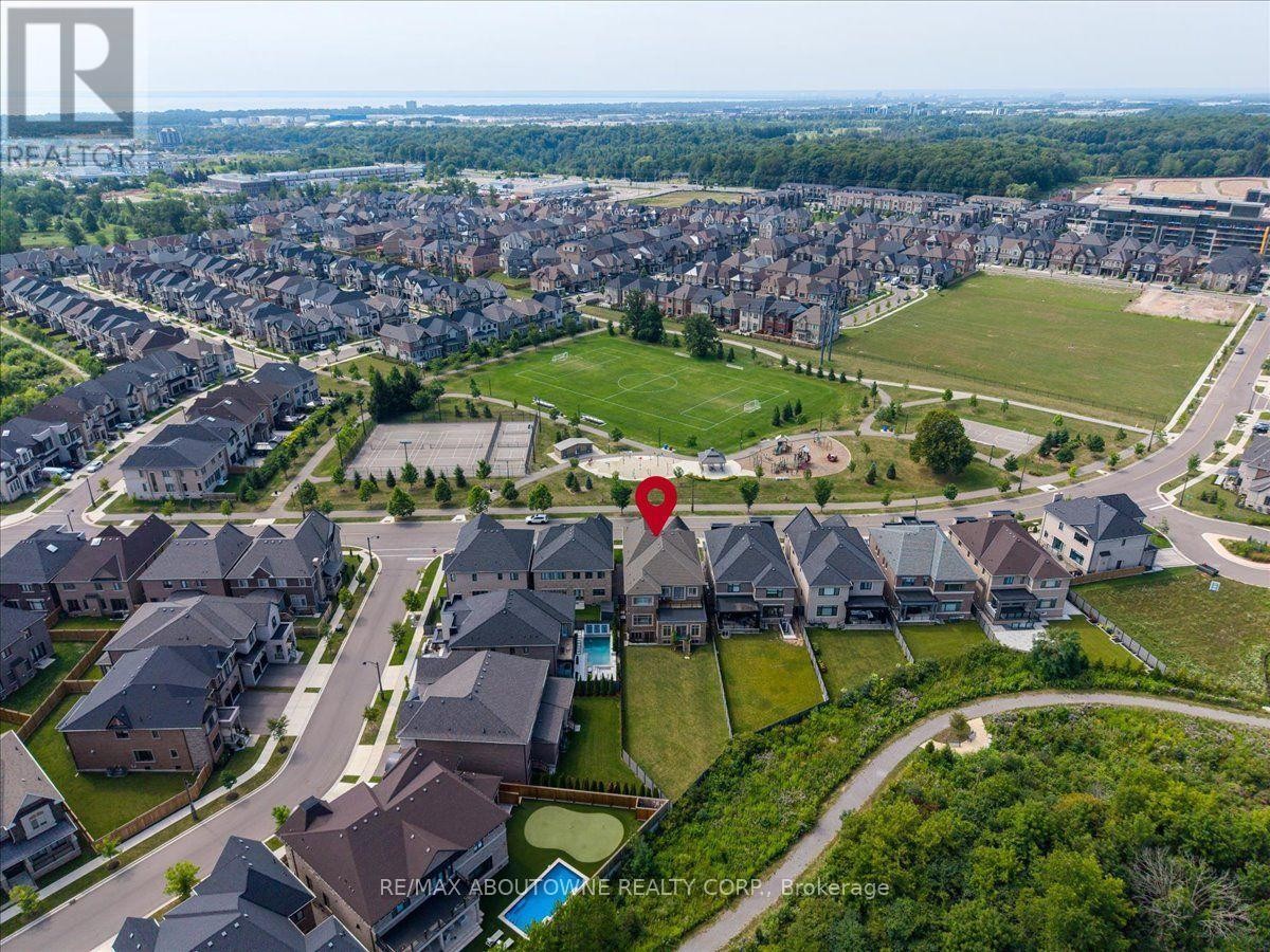 












2359 SAW WHET BOULEVARD

,
Oakville (GA Glen Abbey),




Ontario
L6M5M8

