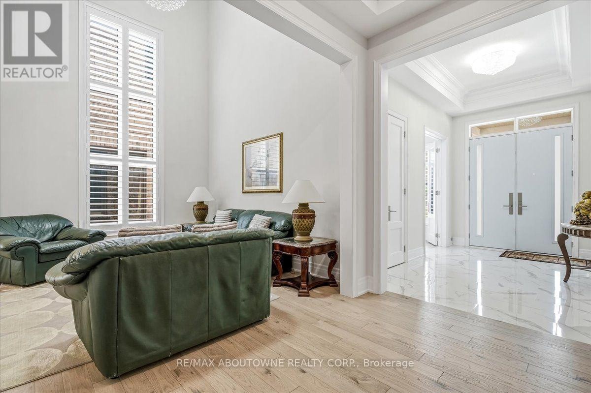












2359 SAW WHET BOULEVARD

,
Oakville (GA Glen Abbey),




Ontario
L6M5M8

