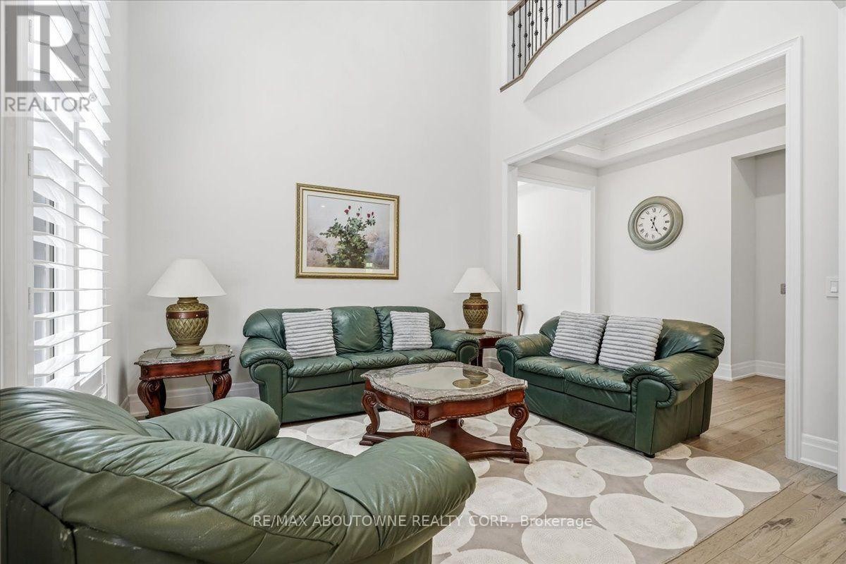 












2359 SAW WHET BOULEVARD

,
Oakville (GA Glen Abbey),




Ontario
L6M5M8


