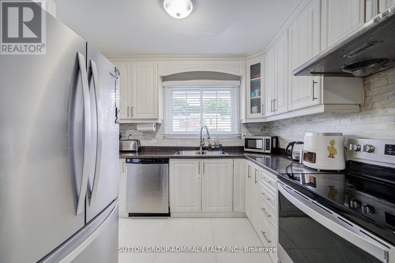 












4 HILDA COURT

,
Brampton (Central Park),




Ontario
L6S2C1

