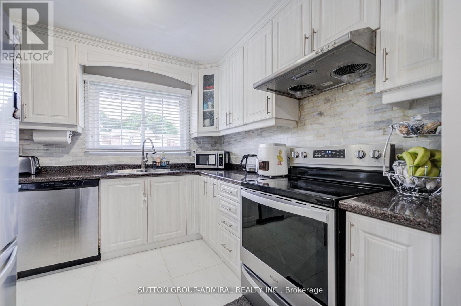 












4 HILDA COURT

,
Brampton (Central Park),




Ontario
L6S2C1

