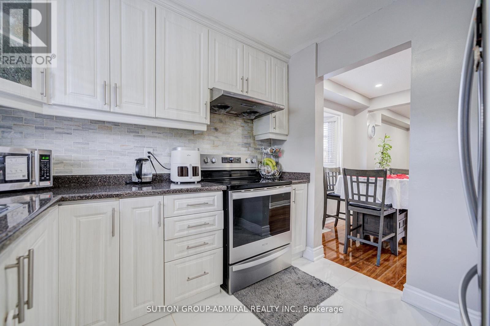 












4 HILDA COURT

,
Brampton (Central Park),




Ontario
L6S2C1

